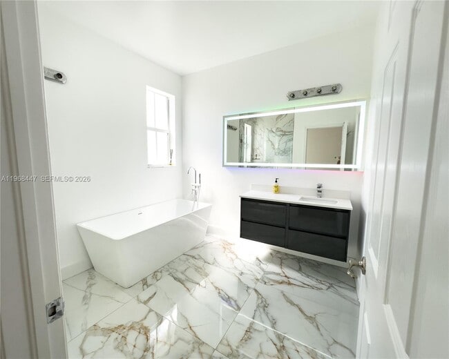 Building Photo - 10728 NW 76th Ln