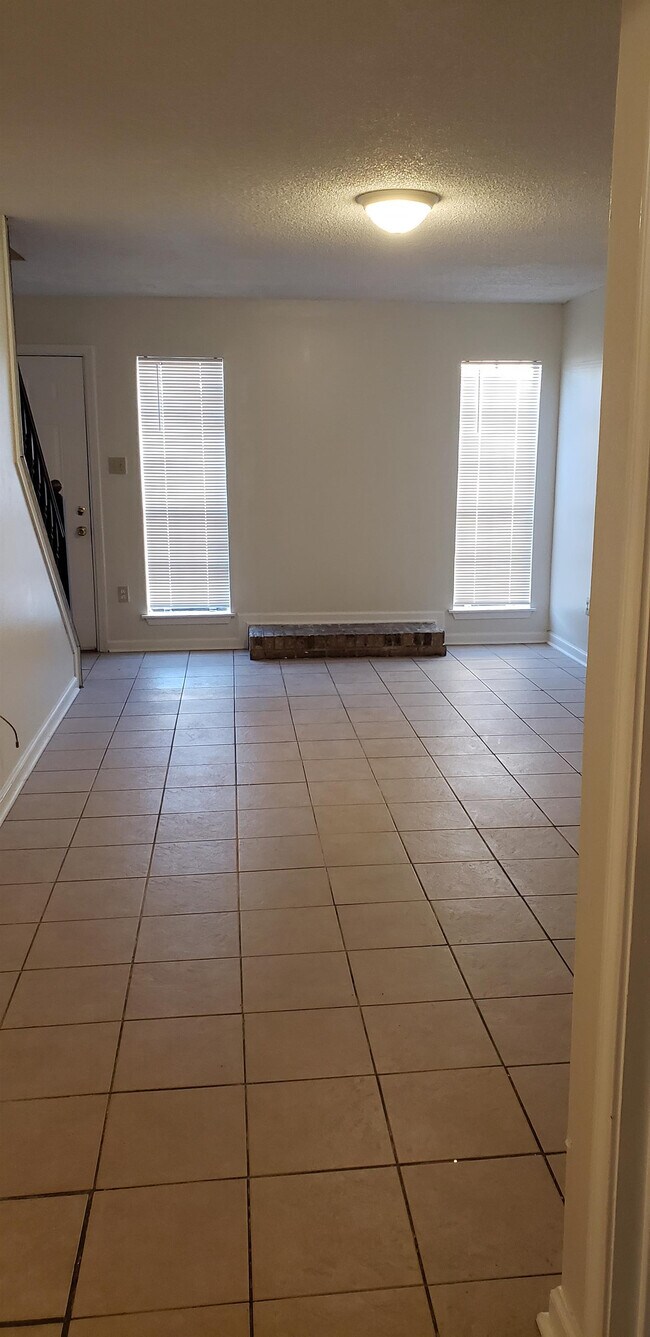 Building Photo - 104 Oak Ridge Ave