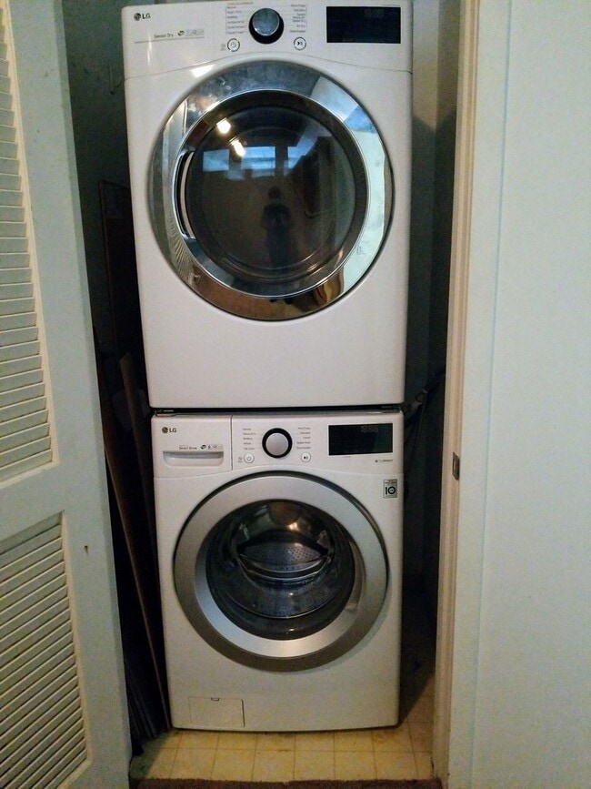 Building Photo - Cool East Village 1 Bedroom with Views (10...