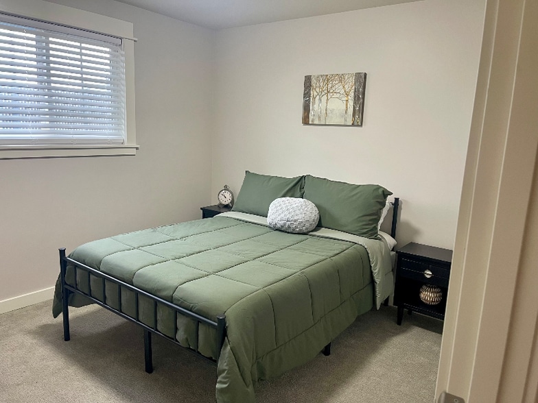 Building Photo - 305 Rosewood St