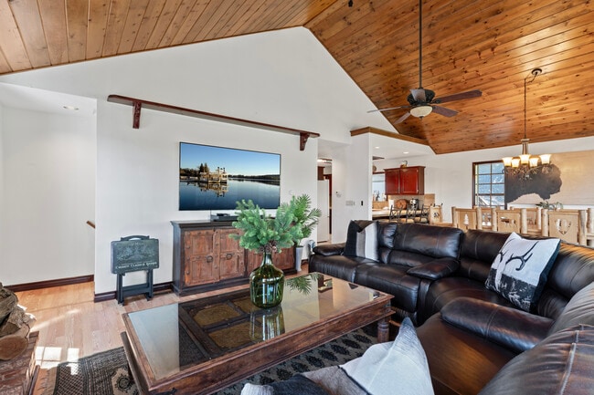 Building Photo - 221 Grizzly Rd