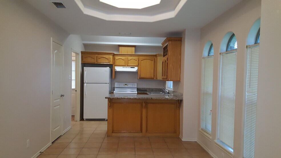 Building Photo - 2117 W Western Dr