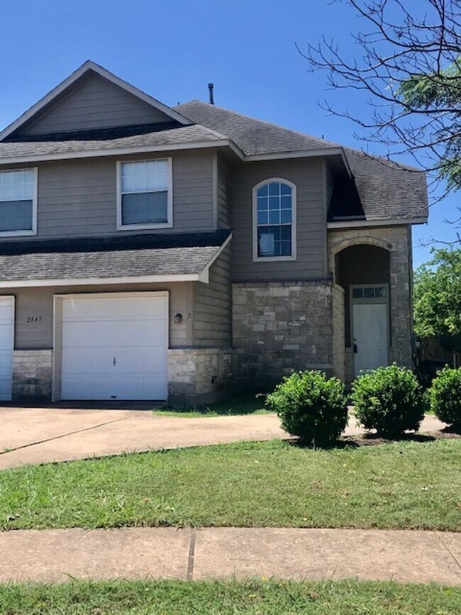 Primary Photo - Wonderful 3 bedroom 2 bath Duplex
