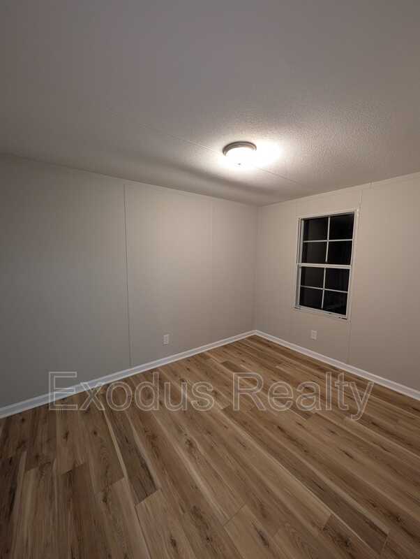 Building Photo - 715 Deer View