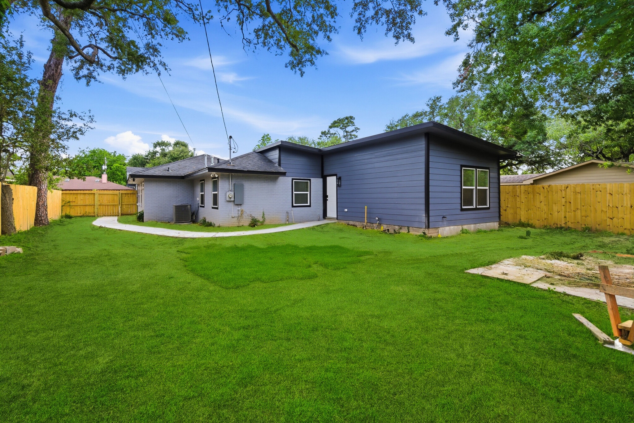 Building Photo - 5207 Cortelyou Ln