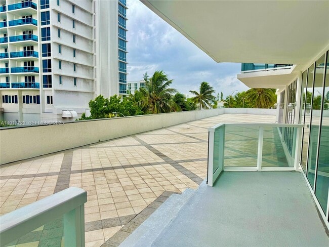 Building Photo - 2401 Collins Ave