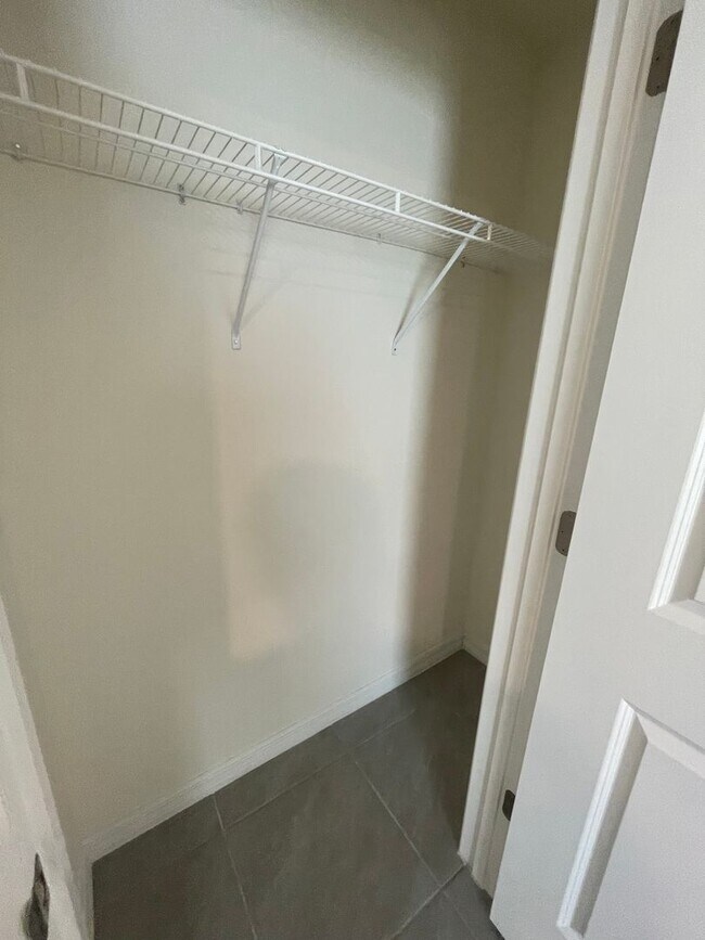 Building Photo - Like-New 4-Bedroom Home in SE Ocala – $1,8...