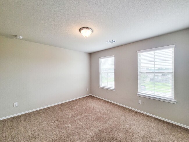 Building Photo - Beautifully updated 5-bedroom, 3.5-bath home located on a quiet cul-de-sac in a desirable Houston...