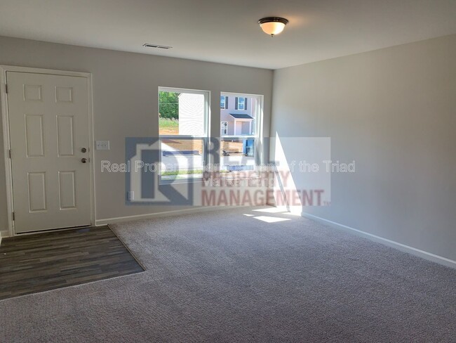 Building Photo - 4100 Devonwood Ct