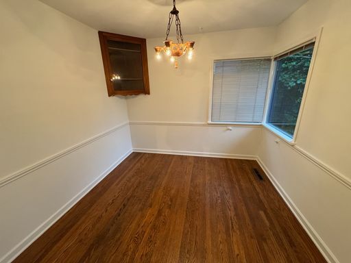 Building Photo - Freshly Painted Large Queen Anne Home! $3295
