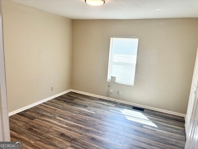 Building Photo - 1097 Fortress Ave SW