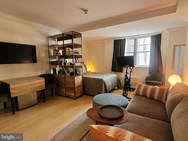 Building Photo - 1701 Locust St