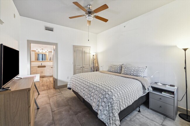 Building Photo - 1901 Post Oak Blvd