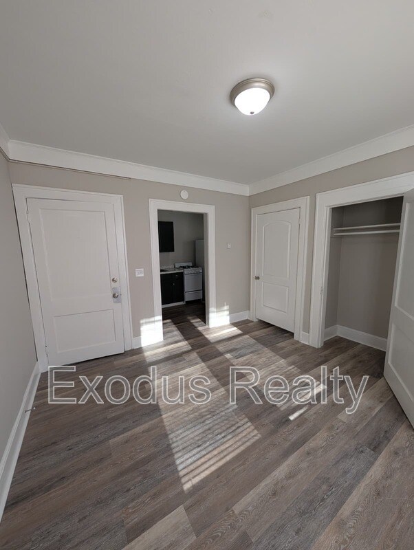 Building Photo - 105 Gordon St