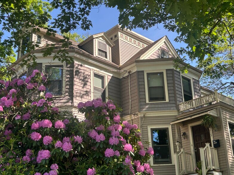 Building Photo - 215 Pearl St