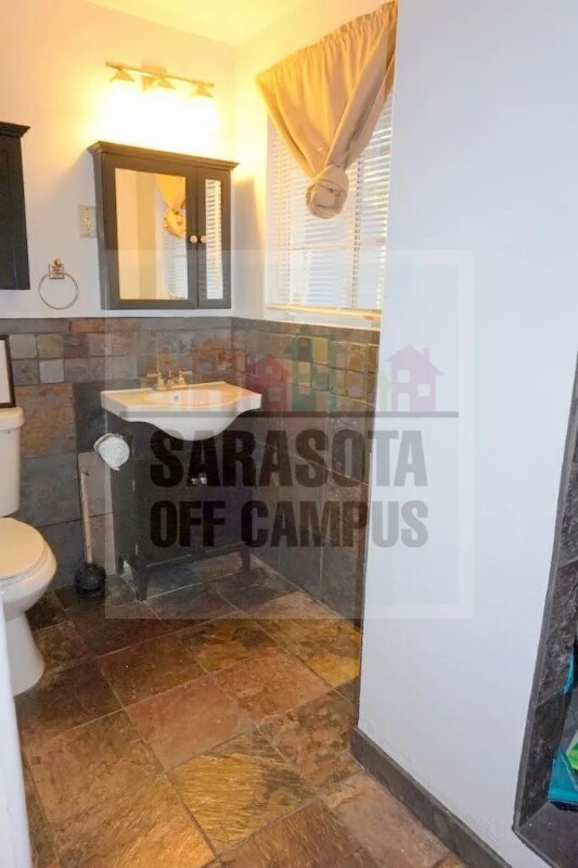 Building Photo - 1268 21st St