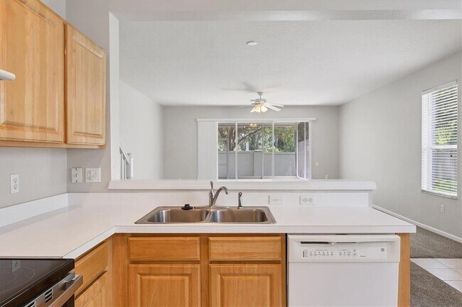 Building Photo - 4920 Pond Ridge Dr