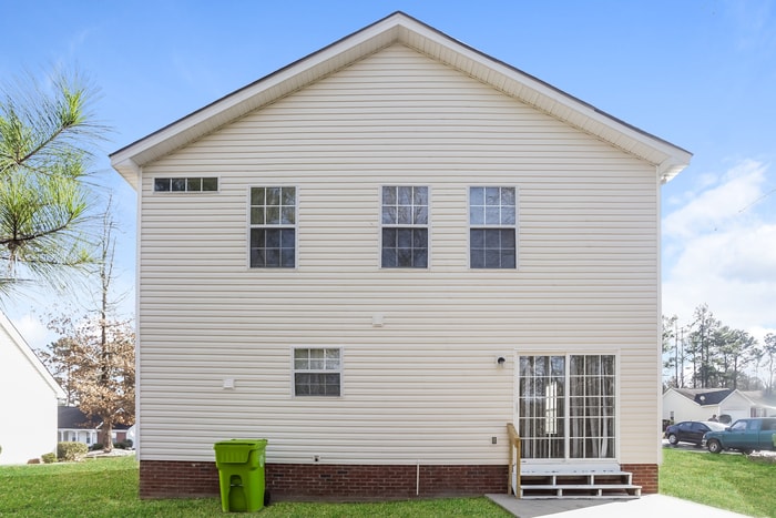 Building Photo - 612 Summerhill Dr