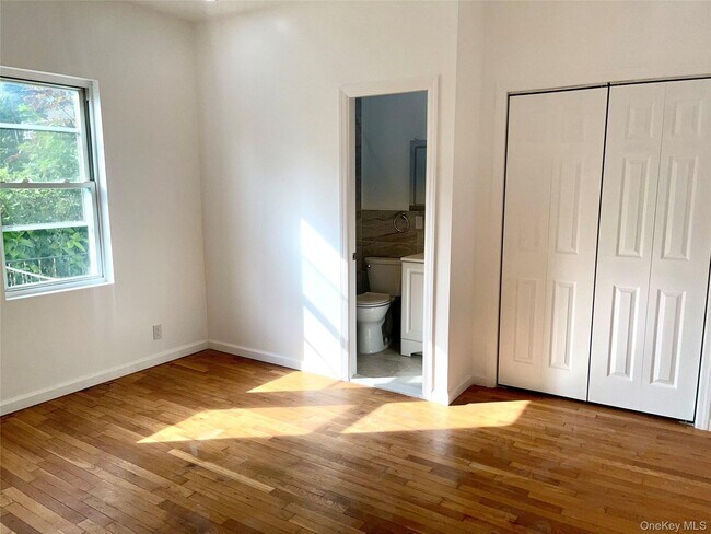 Building Photo - 26 Meadowbrook Pl