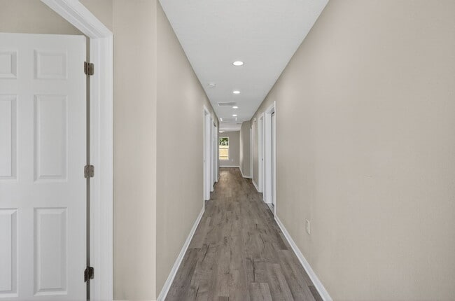 Building Photo - 1503 8th Ave E