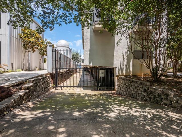 Building Photo - 4402 Holland Ave