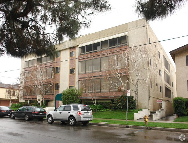 Building Photo - 5221 Bellingham Avenue Apartments