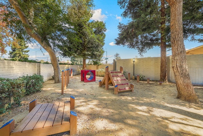 Building Photo - Boulevard