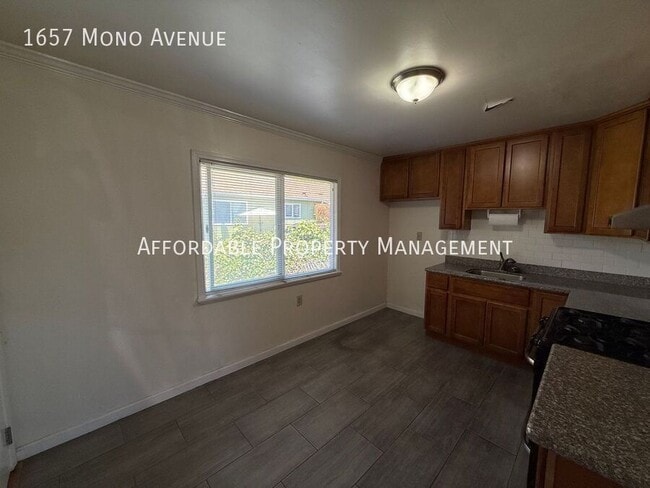Building Photo - 1657 Mono Ave