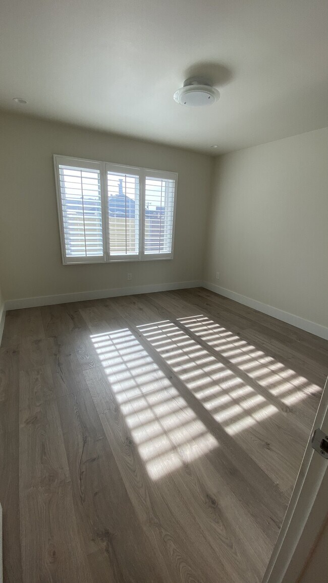 Building Photo - 1939 Taraval St