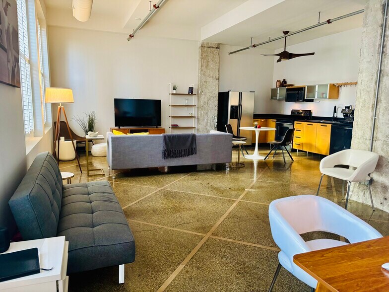 Building Photo - 350 Saint Peter St