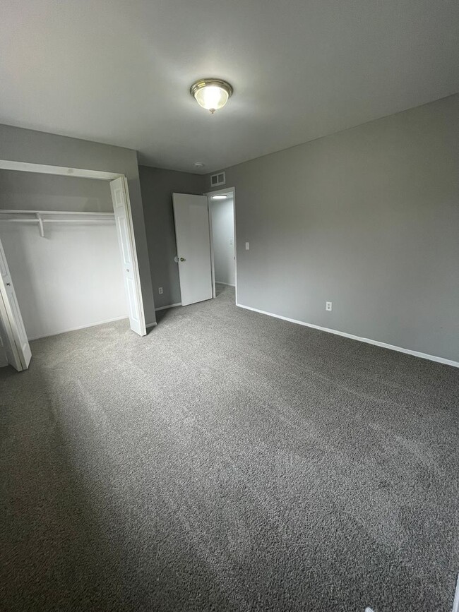 Building Photo - 46342 Bartlett Dr