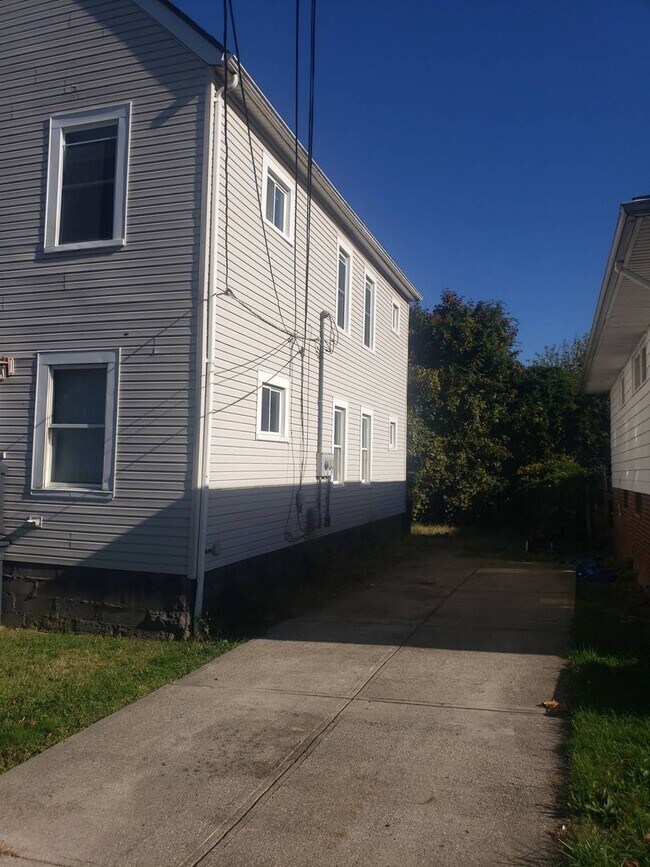 Building Photo - 3483 W 63rd St