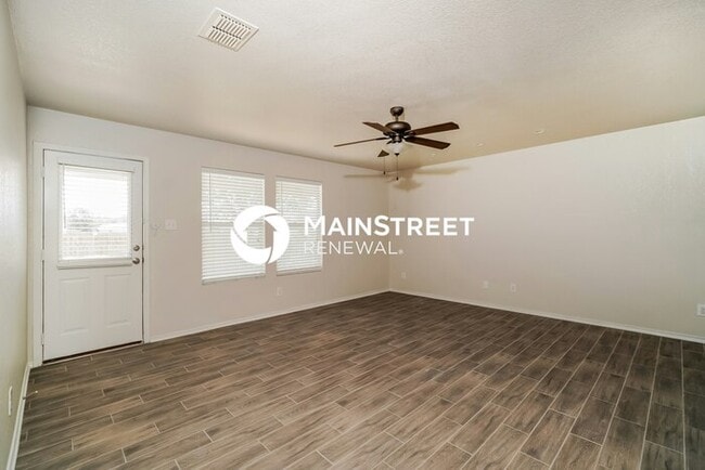 Building Photo - 4 Bedroom Pet-Friendly Home in SCHERTZ, TX with Main Street Renewal