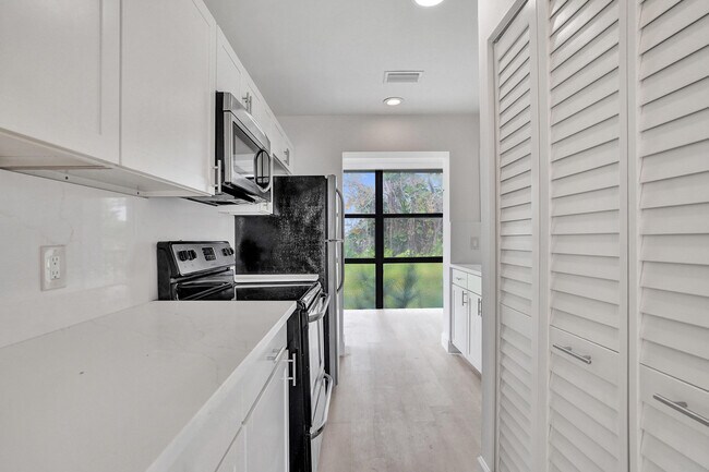 Building Photo - 1040 Homewood Blvd