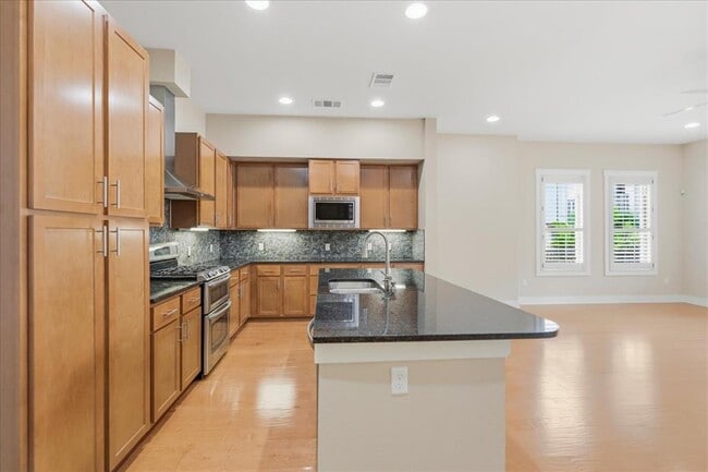 Building Photo - 2520 Bluebonnet Ln