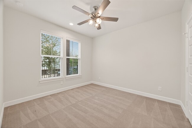 Building Photo - 2712 Grand Fountains Dr