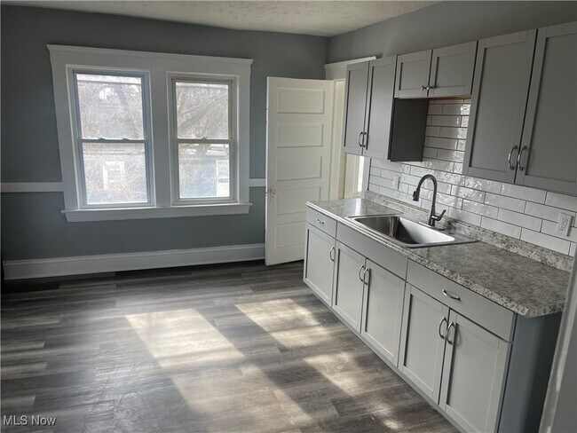 Building Photo - 3136 W 50th St
