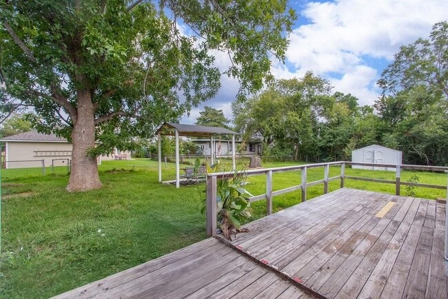 Building Photo - 2523 S Broadway St