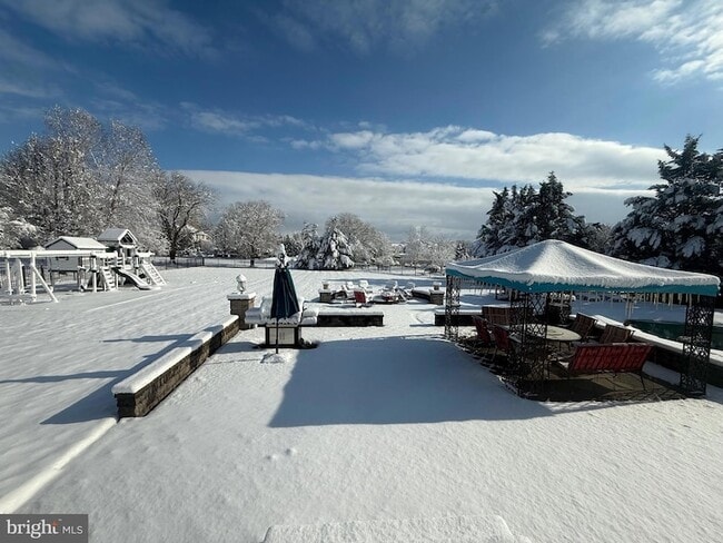 Building Photo - 10 Morning Glory Cir