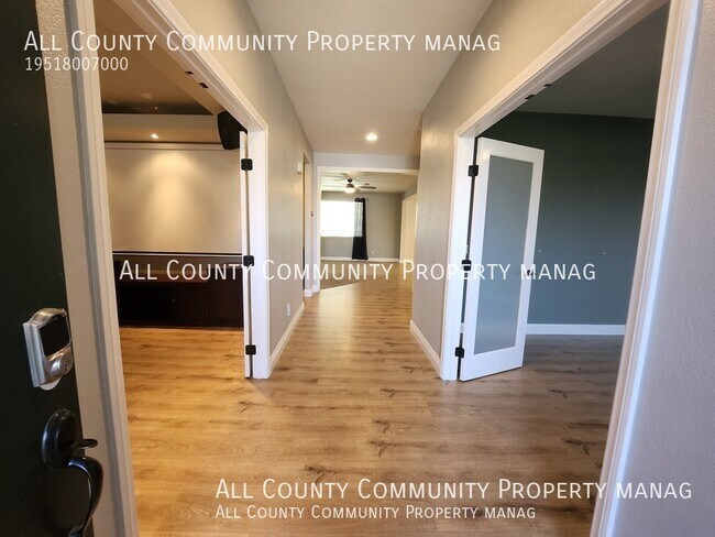 Building Photo - 25255 High Plains Ct