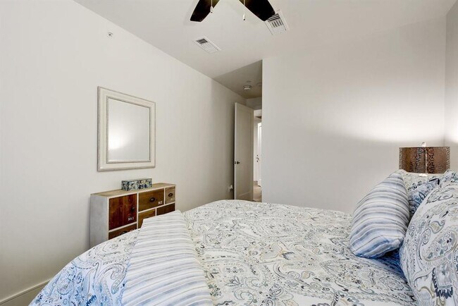 Building Photo - 222 West Ave