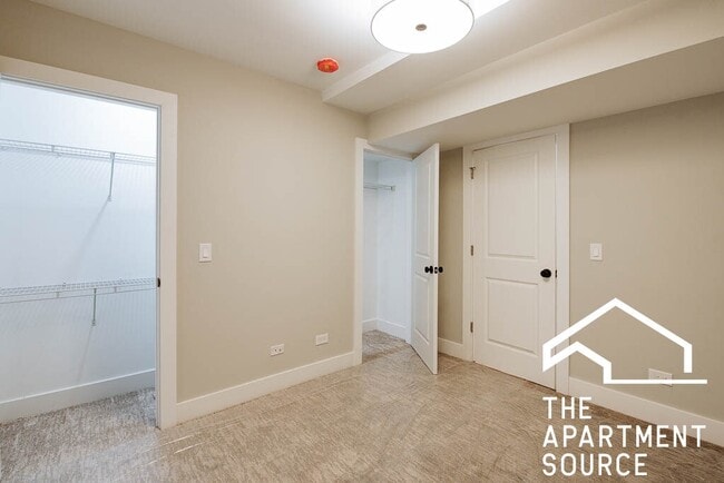 Building Photo - 4407 N Seeley Ave