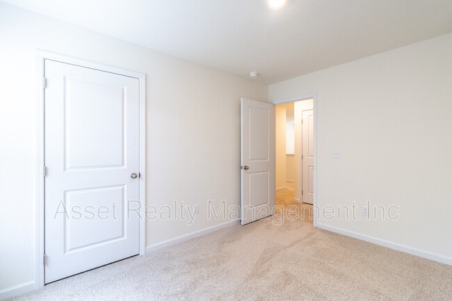 Building Photo - 329 Aspen Dr