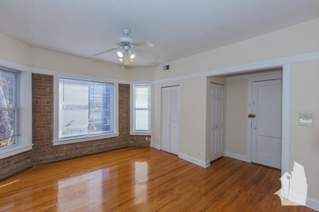 Building Photo - 0 bedroom in Chicago IL 60657