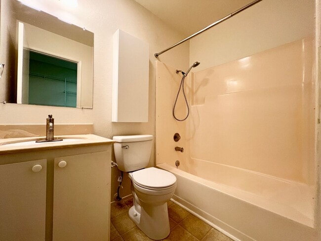 Building Photo - Spacious 4-Bed, 3-Bath Single-Family Home ...