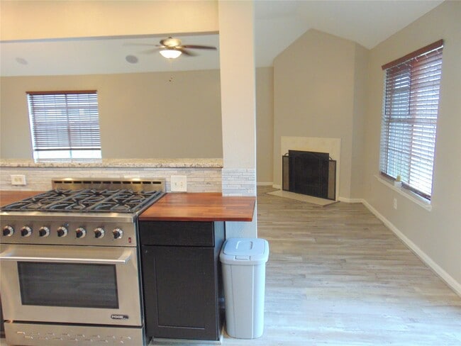 Building Photo - 1809 Edinburg Ave