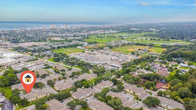 Building Photo - Jax Beach Condo Close to Everything