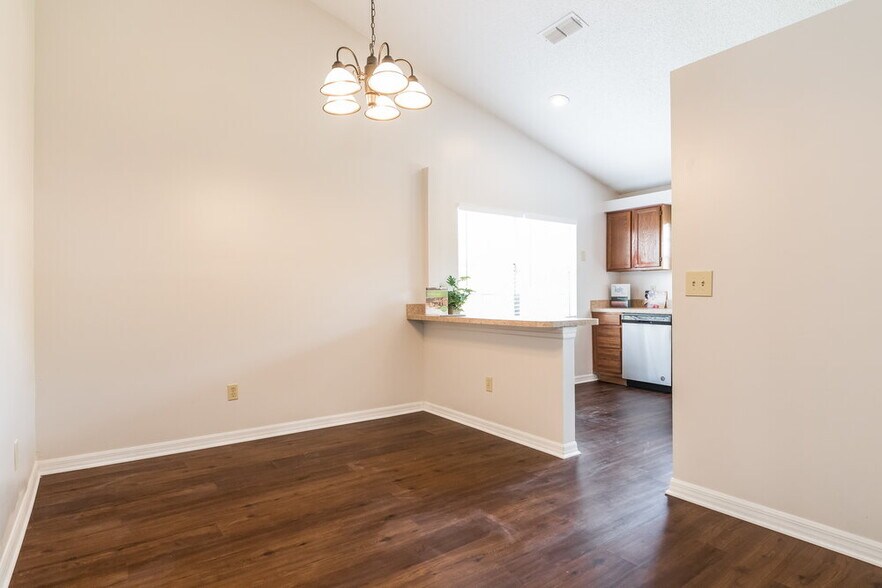 Building Photo - 664 Weybridge Ct