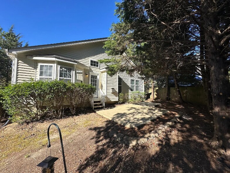 Building Photo - 4300 Mantua Way