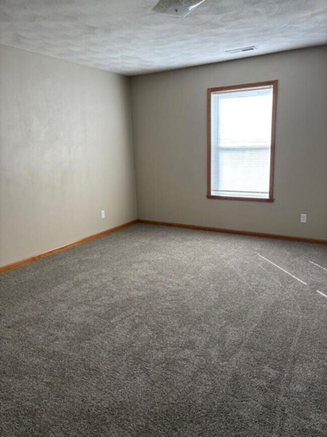 Building Photo - 10258 Clearwing Ln